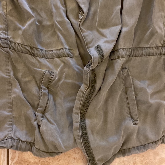 Vest - Picture 2 of 4